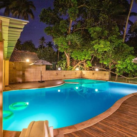 ホテル Coco Goa アーポラ エクステリア 写真
